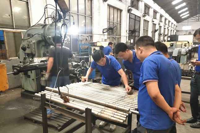 Betway·必威(中国)官方网站每周对各个工序进行质量监督检验的现场。