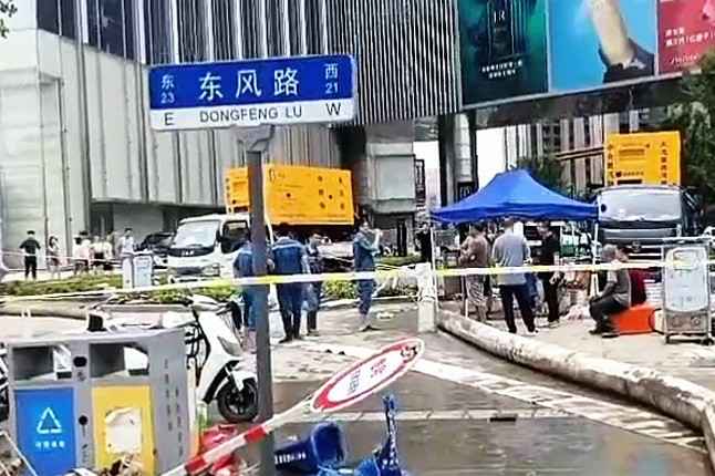 Betway·必威(中国)官方网站排涝突击队在排涝现场